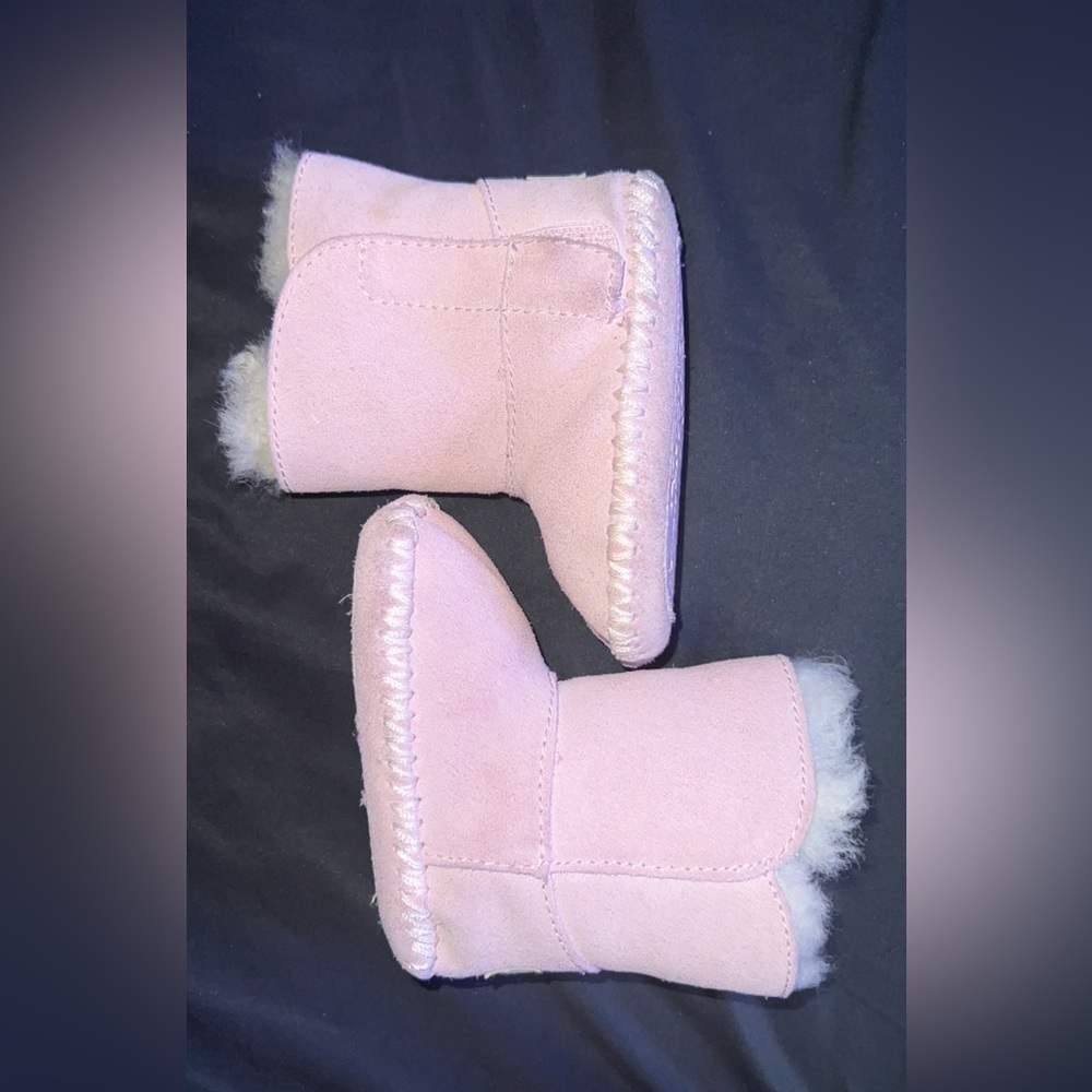baby girl Ugg boots sz 0/1